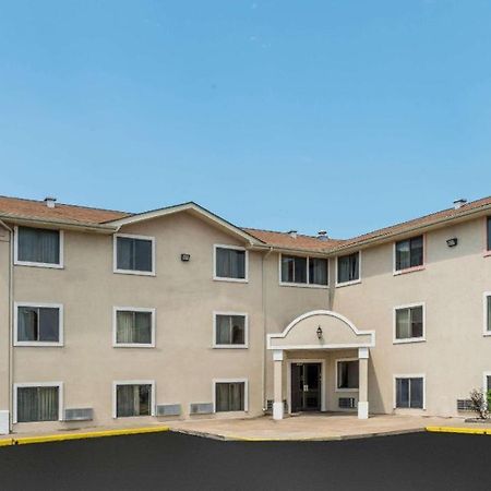 Quality Inn & Suites Earth City Eksteriør billede