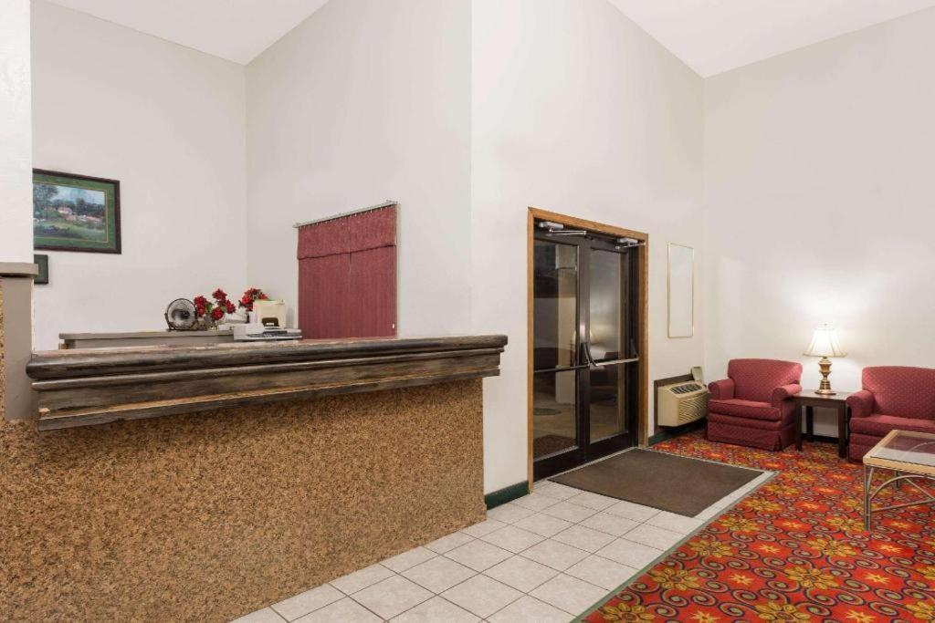 Quality Inn & Suites Earth City Eksteriør billede