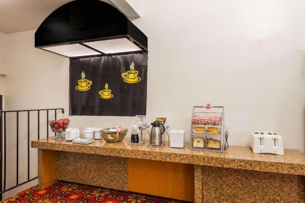 Quality Inn & Suites Earth City Eksteriør billede